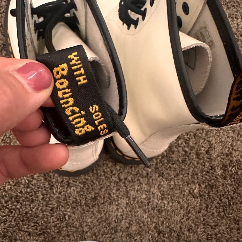 Dr. Martens Leather White Boots Black Laces Woman Sz 8 Yellow Stitching Classic - Picture 10 of 15